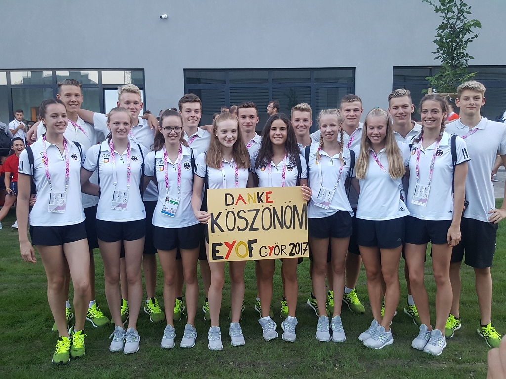 Die Mannschaft bedankt sich beim Gastgeber. (c)Foto:P.Bräunlich