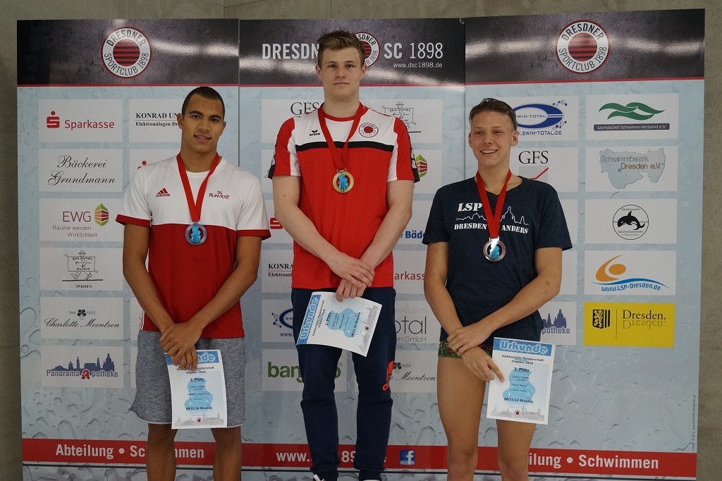 Georg Schubert (MItte) gewinnt über 100m Freistil, Louis Dramm (rechts) holt Bronze. (c)Foto:Dresdner SC 1898