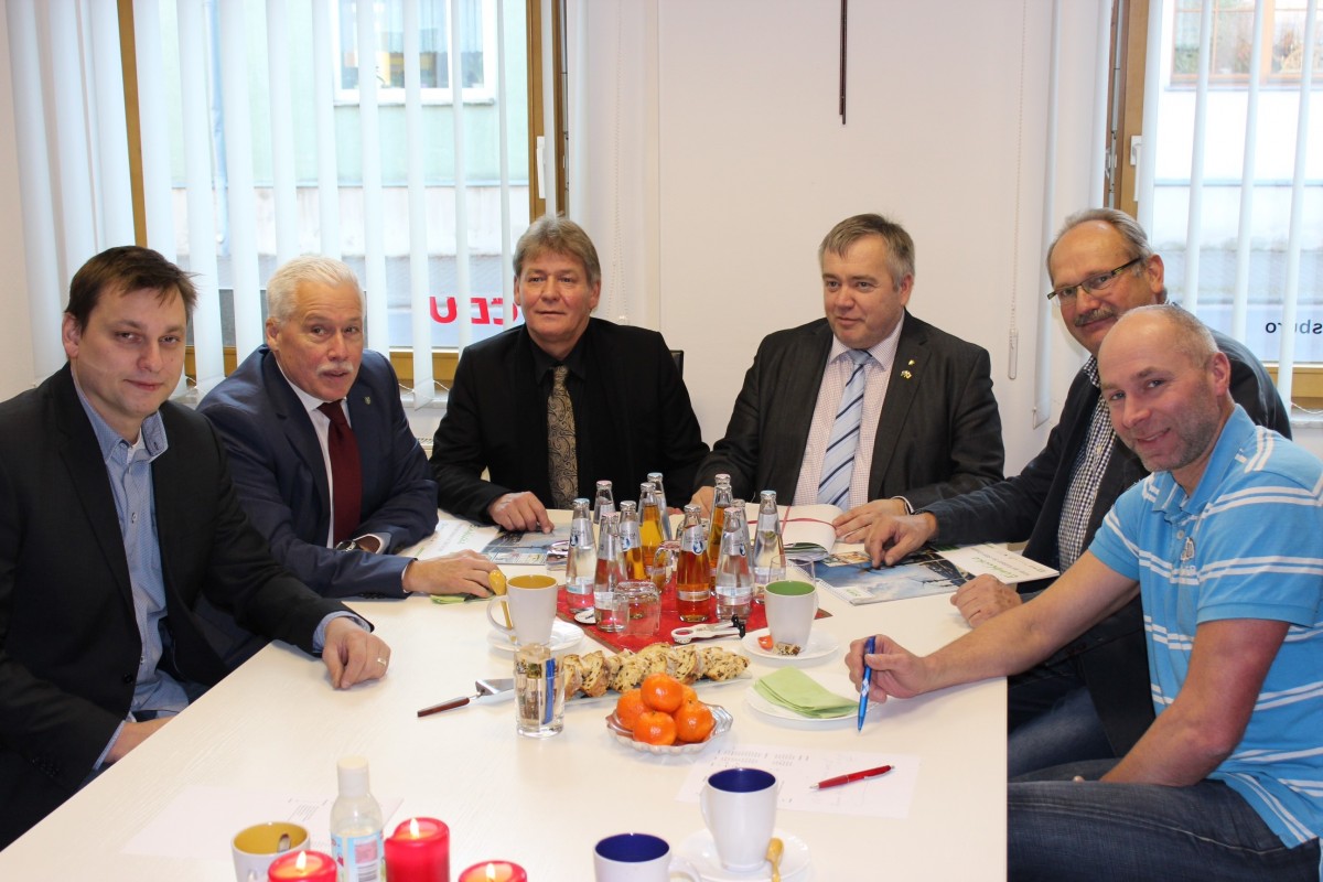 Das Vorbereitungsteam – von links: Matthias Brauer, Leiter Lausitzbad Hoyerswerda; Dr. Michael Wilhelm, Innenstaatssekretär; Dr. Steffen Wegner, Vizepräsident SSV Sachsen e.V.; Frank Hirche, MdL; Rainer Warkus, Geschäftsführer Lausitzbad GmbH; Jan Frobart, Vorstandsvorsitzender SSV Hoyerswerda e.V. (Foto: Claudia Florian)