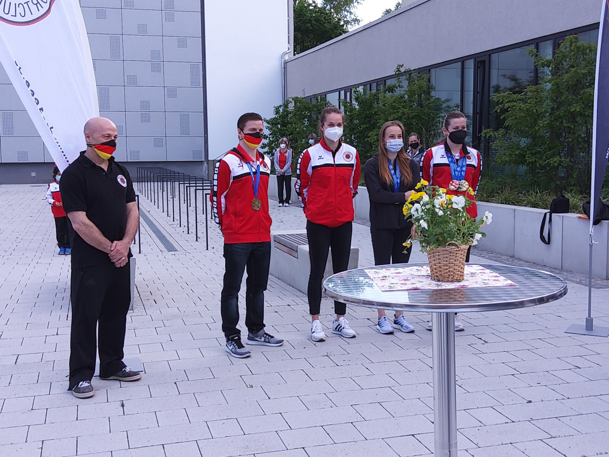 v.l. Trainer Borys Rozenberg mit Martin Wolfram, Saskia Oettinghaus, Lena Hentschel, Tina Punzel (© Foto K. Taubert)