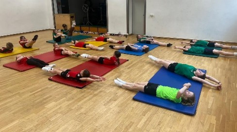 Gemeinsame Erwärmung/Vorbereitung vor dem Wettkampf