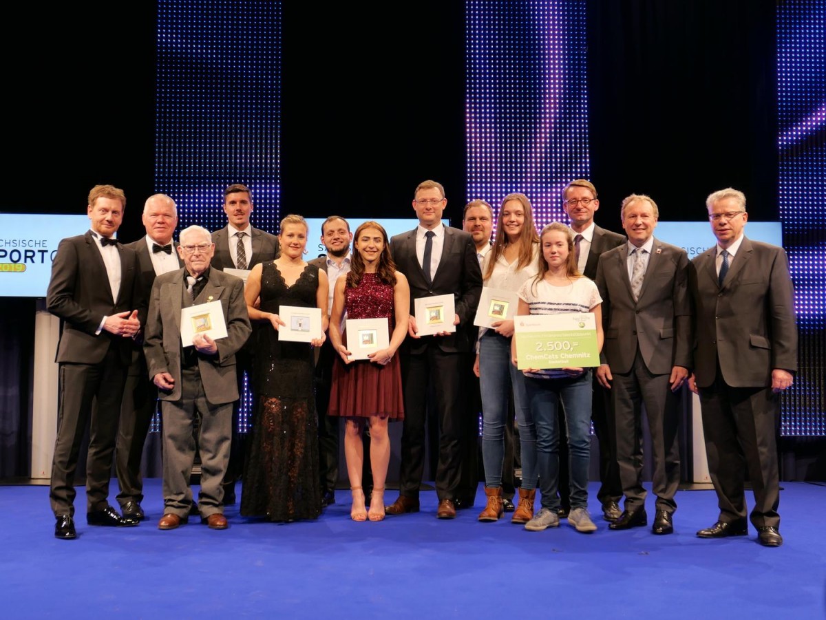 Die Preisträger der Sportgala, gemeinsam mit Ministerpräsident Kretschmer, Polizeipräsident Kretzschmar, Innenminister Wöller und LSB-Präsident Franzen (Foto: A.Müller/LSB)