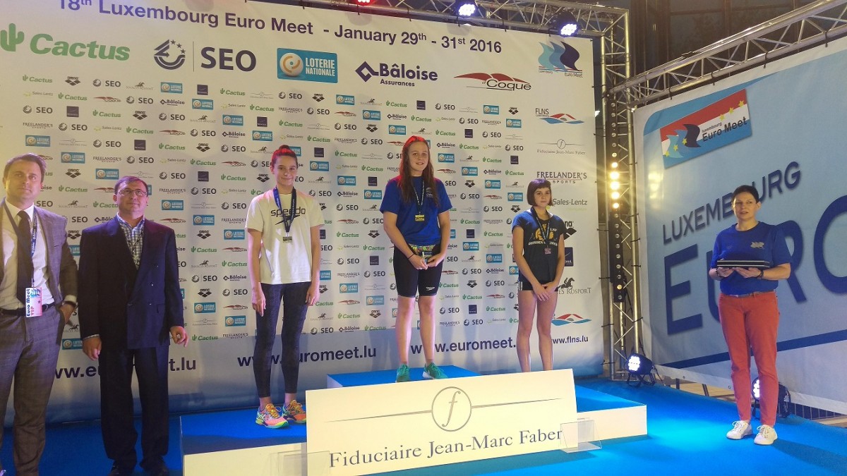 Siegerehrung 400m Lagen Jugend: Silber für Julia Mäder (SSV Leutzsch, links), Bronze für Lilo Firkert (Juniorteam / 1.Dresdner SG, rechts). (c)Foto;: Oehme